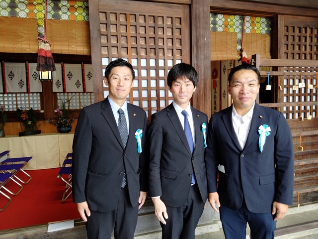 福島県護國神社秋季例大祭（左から浦野洋太朗市議、私、佐藤勢市議）